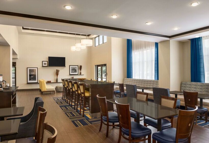 فندق Hampton Inn & Suites Lavonia