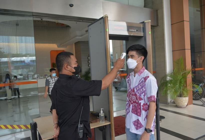 Harris Hotel & Conventions Bekasi