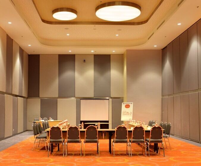Harris Hotel & Conventions Bekasi