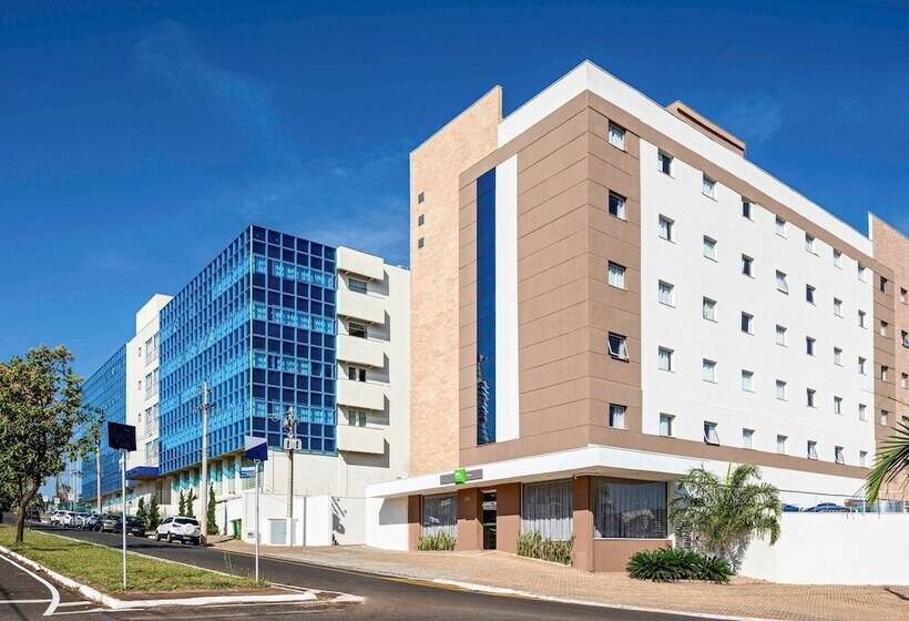 ホテル Golden Tower Express Franca By Fênix Hotéis