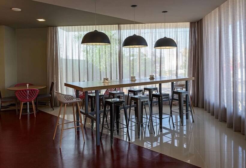 ホテル Golden Tower Express Franca By Fênix Hotéis