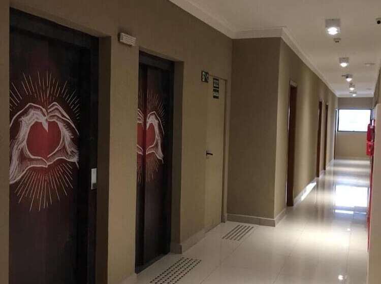 ホテル Golden Tower Express Franca By Fênix Hotéis