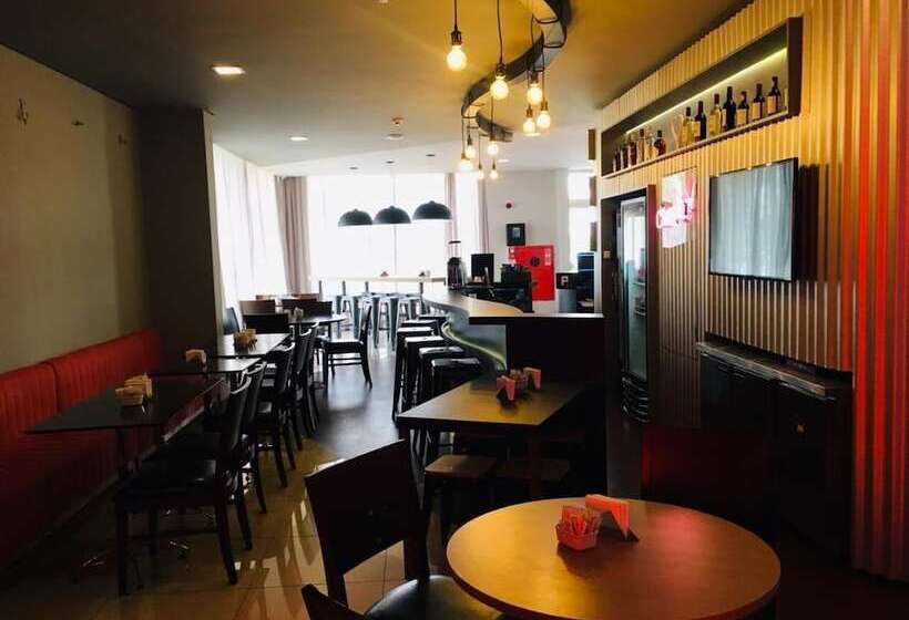 ホテル Golden Tower Express Franca By Fênix Hotéis