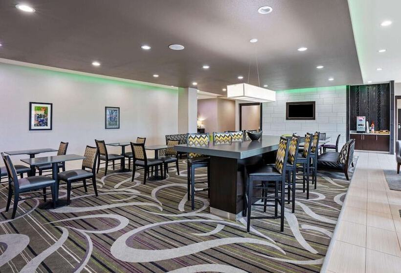 فندق La Quinta Inn & Suites By Wyndham College Station South