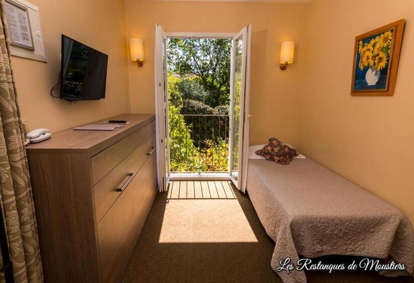 Отель Les Restanques De Moustiers