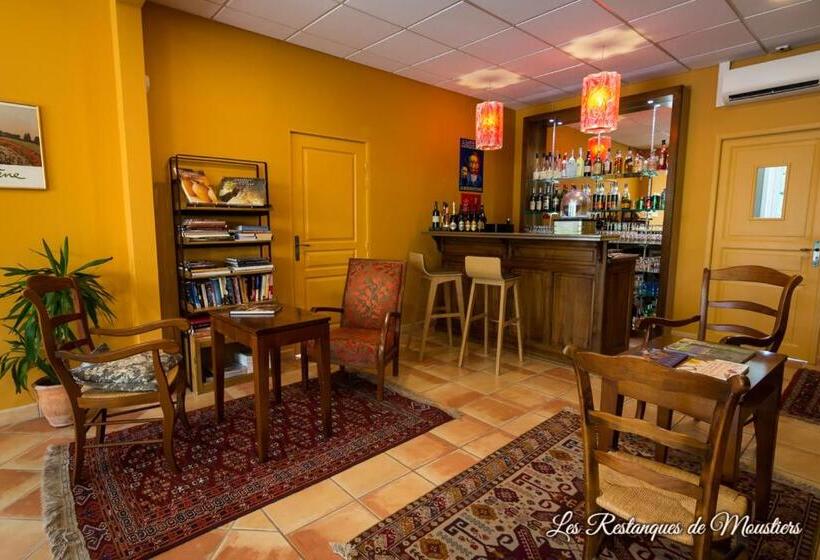 Отель Les Restanques De Moustiers