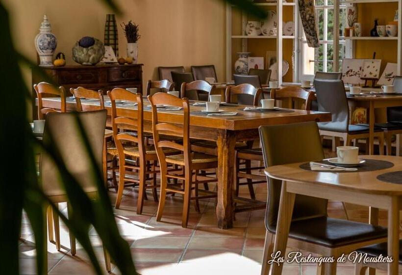 Отель Les Restanques De Moustiers