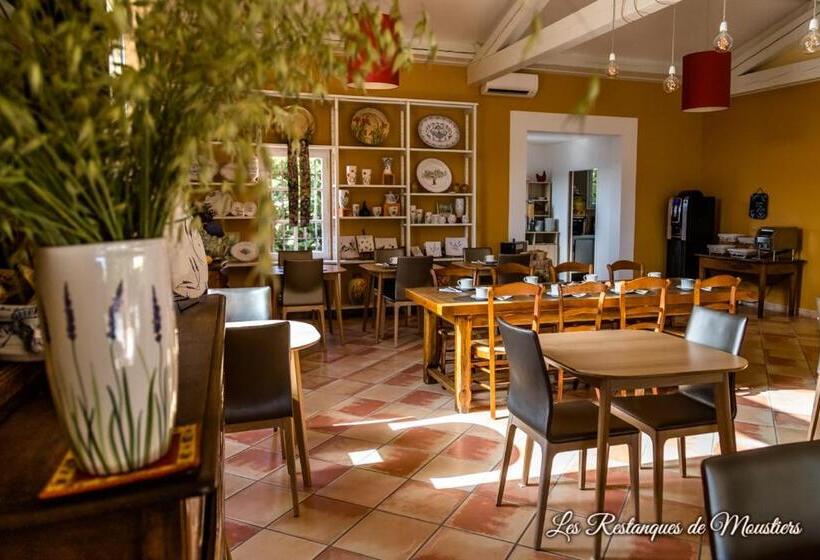 Отель Les Restanques De Moustiers