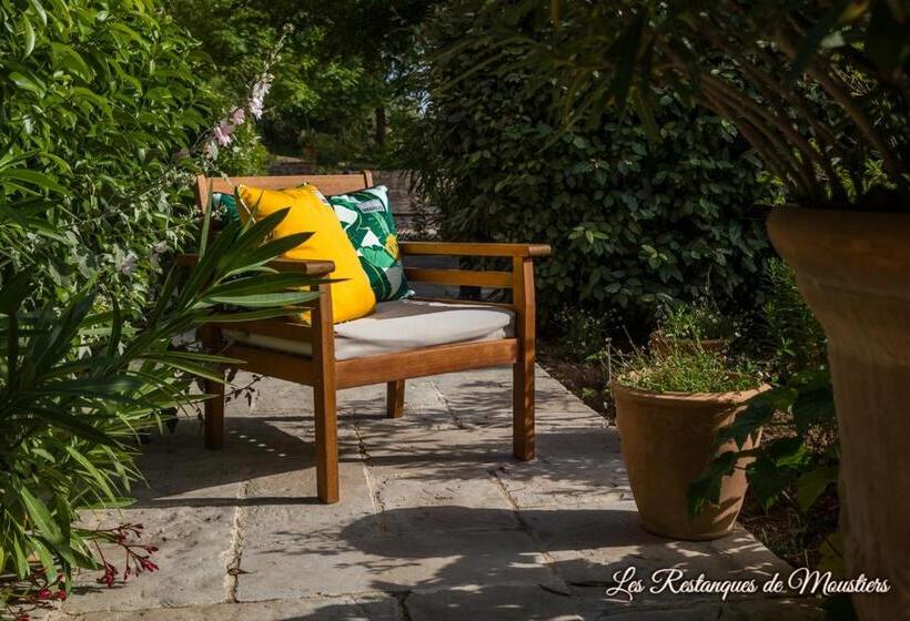 Отель Les Restanques De Moustiers