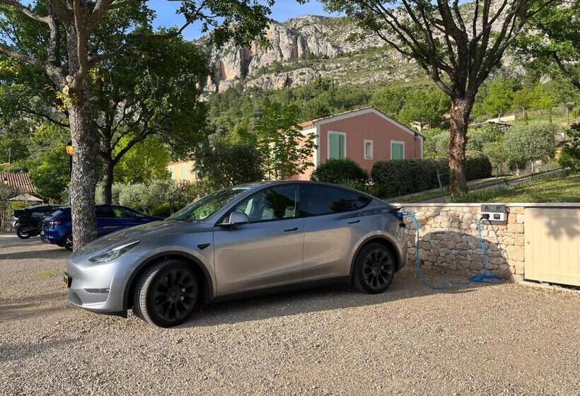 Отель Les Restanques De Moustiers