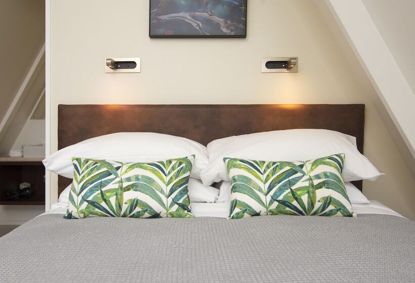 בית מלון כפרי Punga Cove Resort