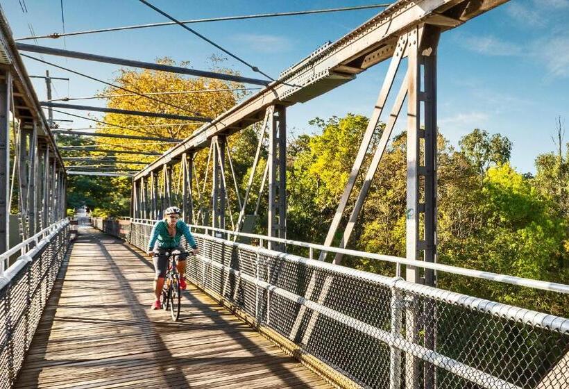 בית מלון כפרי Corporate Living Accommodation Abbotsford