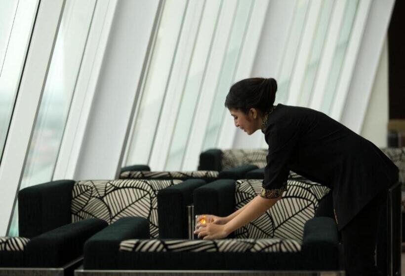 Отель Santika Premiere Kota Harapan Indah