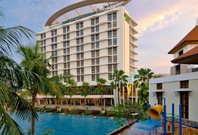 Отель Santika Premiere Kota Harapan Indah