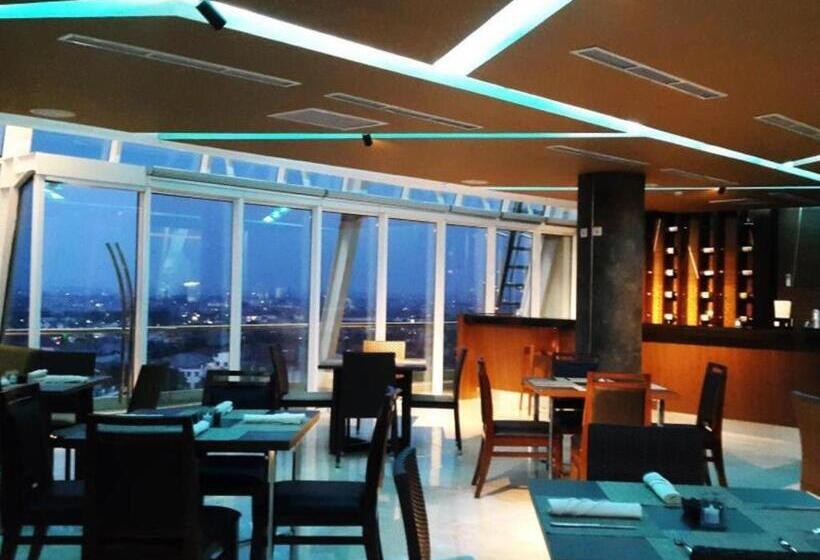 Отель Santika Premiere Kota Harapan Indah