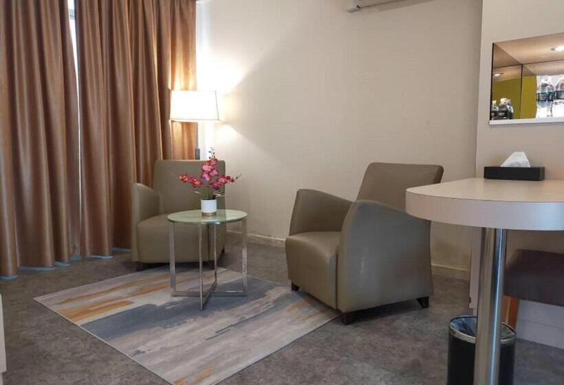 בית מלון כפרי Sentral Georgetown @ City Centre