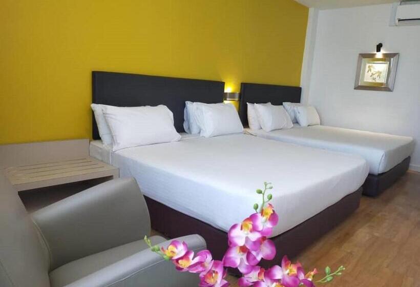 בית מלון כפרי Sentral Georgetown @ City Centre