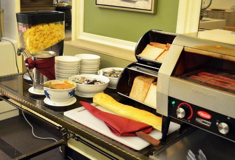 בית מלון כפרי Sentral Georgetown @ City Centre