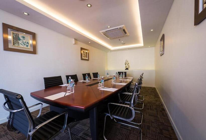 בית מלון כפרי Sentral Georgetown @ City Centre