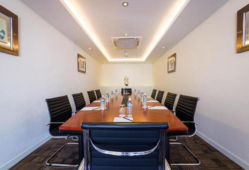 בית מלון כפרי Sentral Georgetown @ City Centre