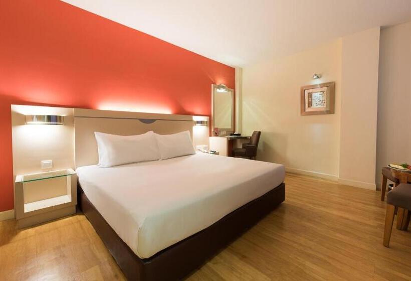 בית מלון כפרי Sentral Georgetown @ City Centre