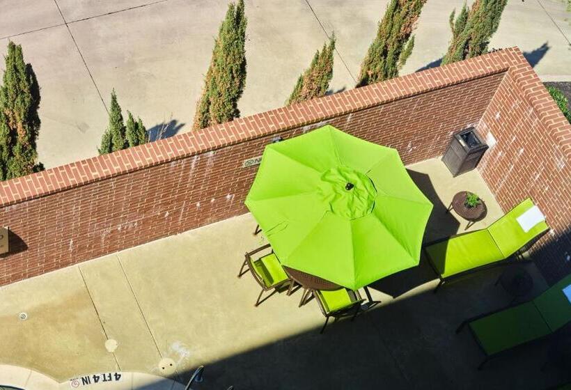 Отель Springhill Suites By Marriott Dallas Lewisville