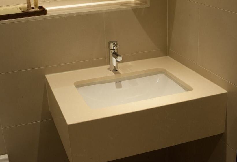 St George S Hotel   Wembley