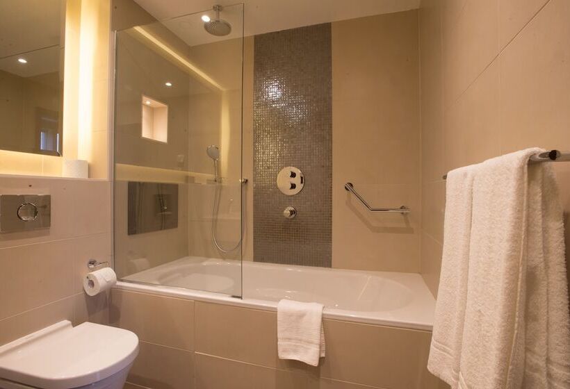 St George S Hotel   Wembley