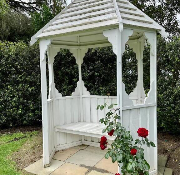 هتل St Leonards Vineyard Cottages