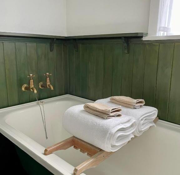 هتل St Leonards Vineyard Cottages