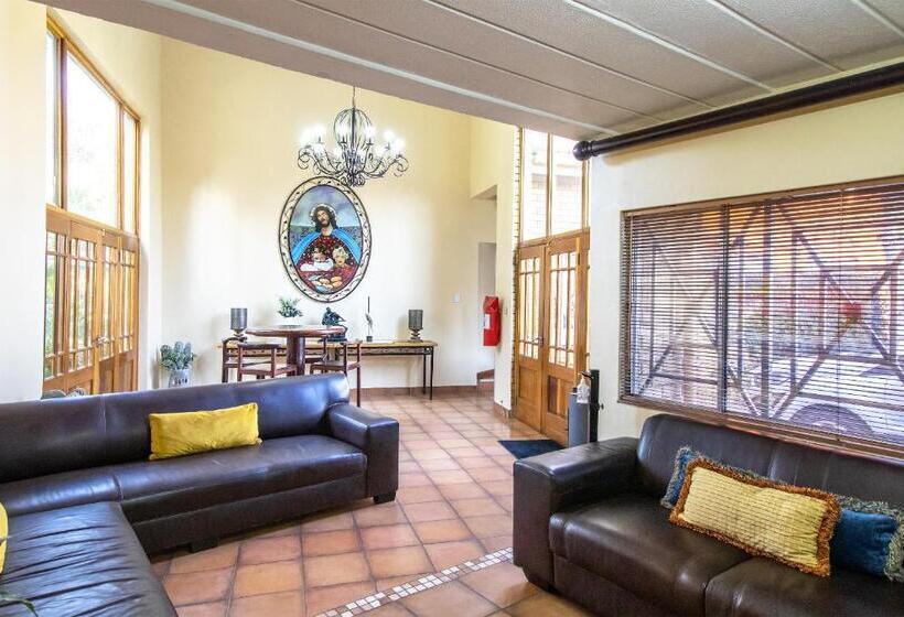 ホテル Sunward Park Guest House & Conference Center