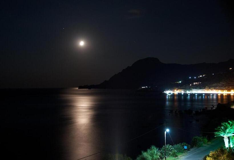 Отель Thalassa House Apartments