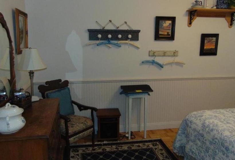 בית מלון כפרי The Iron Gate Inn