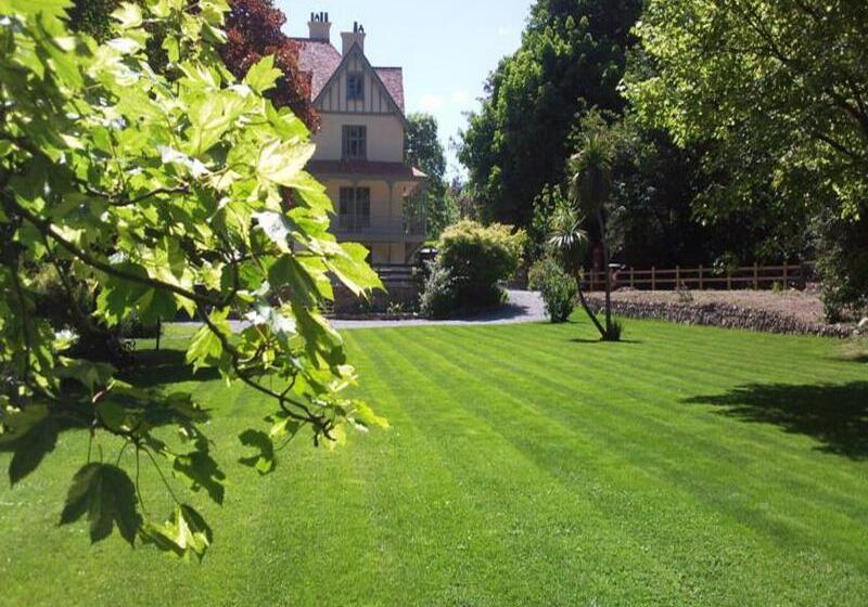 ホテル The Hunters Inn