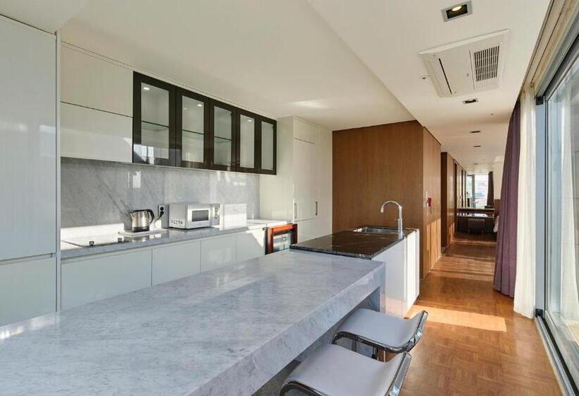 ホテル The Island Blue