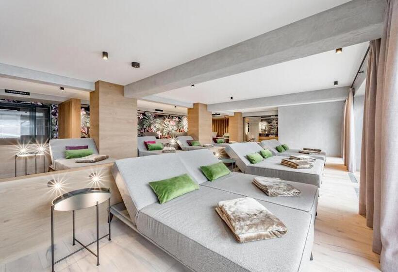 Отель Tilia Living