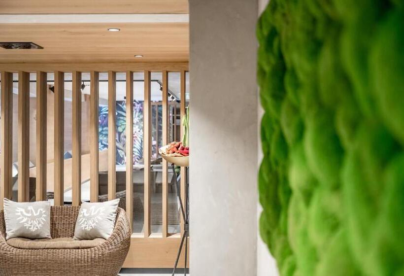 Отель Tilia Living