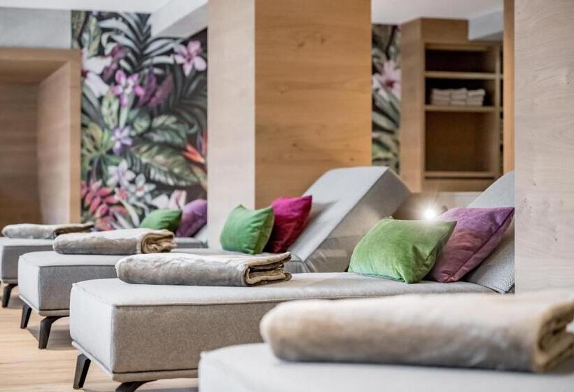 Отель Tilia Living