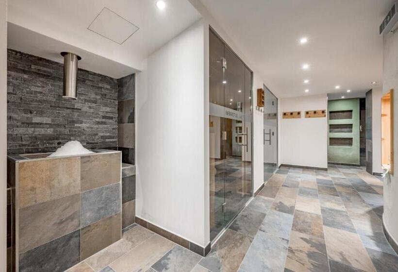 Отель Tilia Living