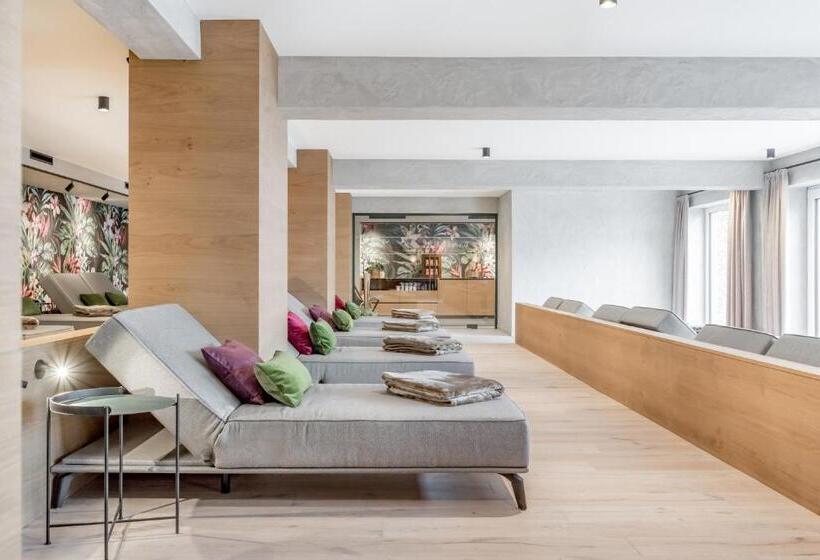 Отель Tilia Living