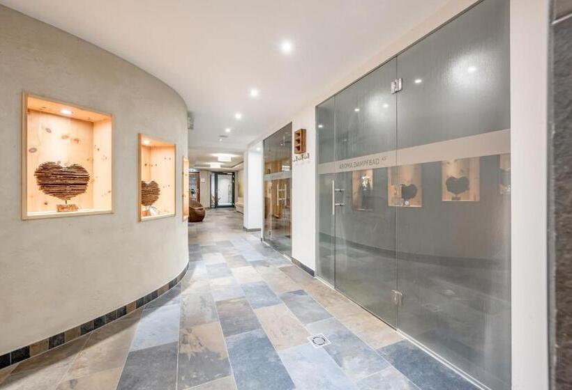 Отель Tilia Living