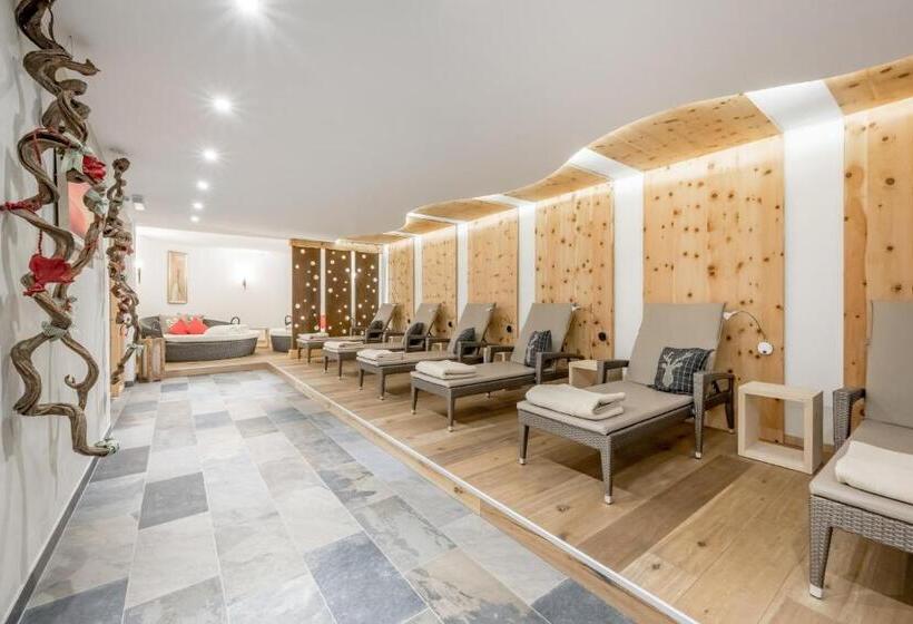 Отель Tilia Living