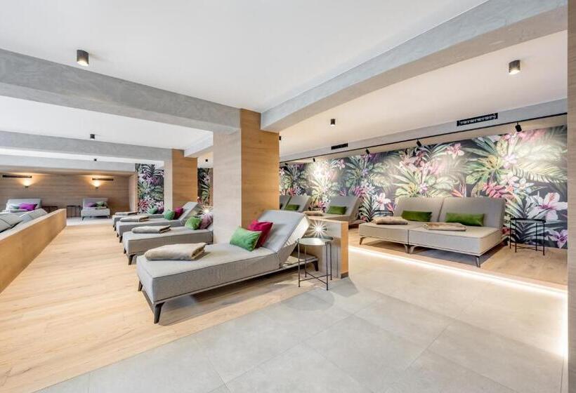 Отель Tilia Living