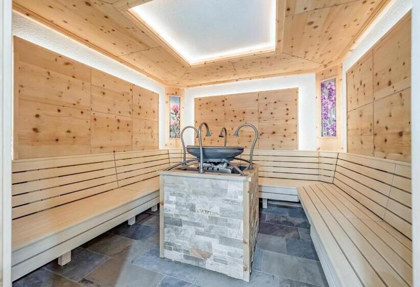 Отель Tilia Living