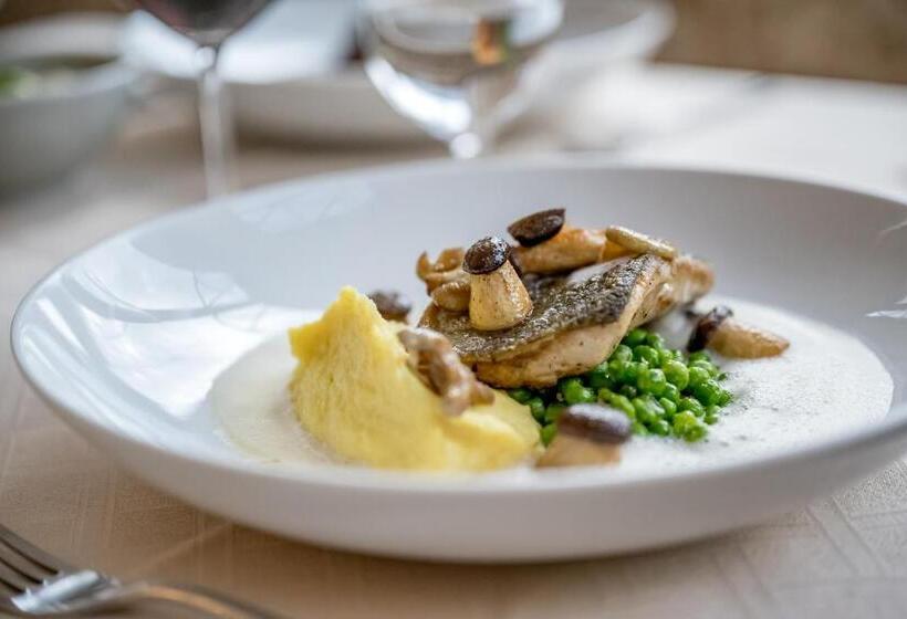 Отель Tilia Living