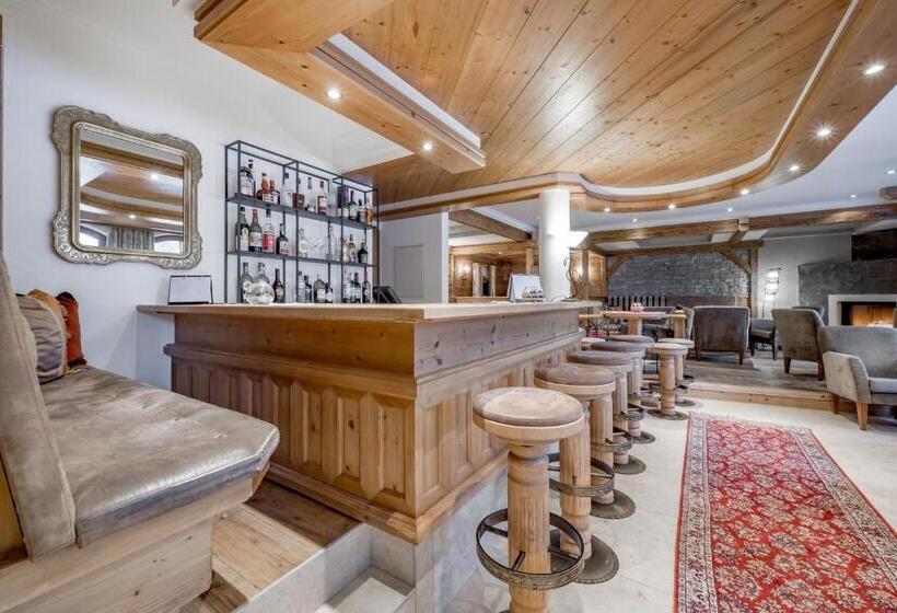 Отель Tilia Living