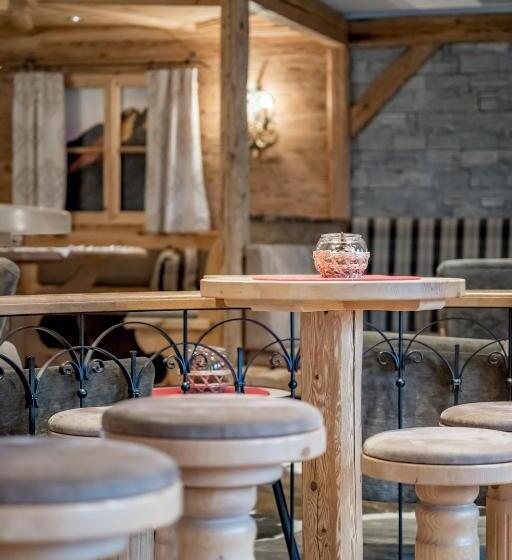 Отель Tilia Living