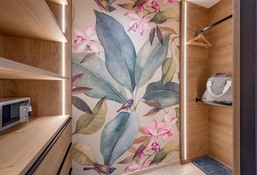 Отель Tilia Living