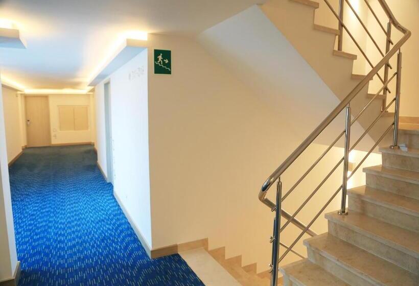 Отель Washington Plaza