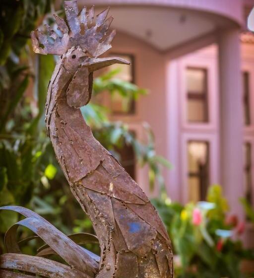 هتل Zawadi House Lodge